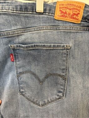 Levi’s 711 Skinny‎ Jeans Size 22W Light Wash Distressed Everyday Classic